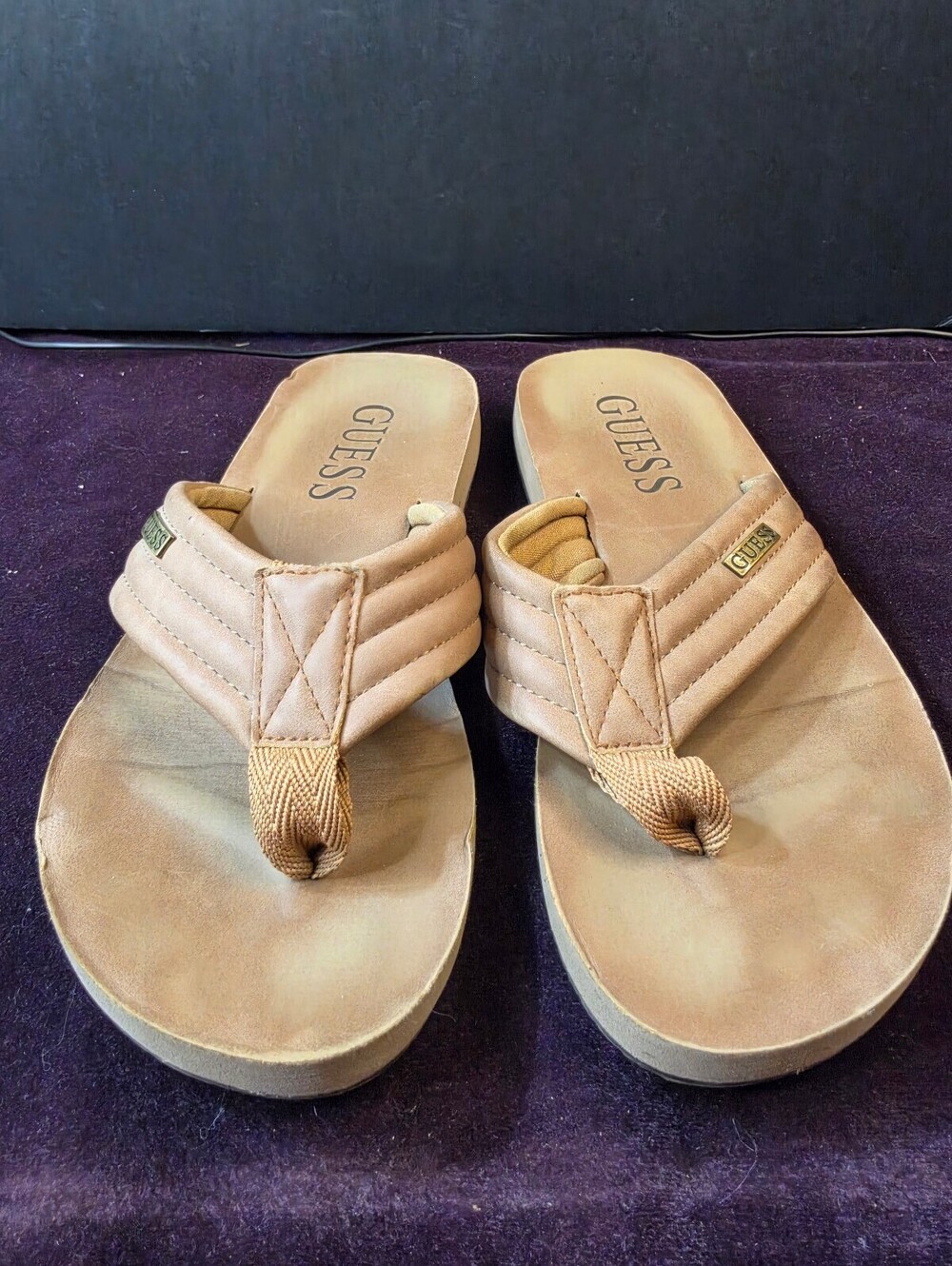 Guess tan thong slide sandals